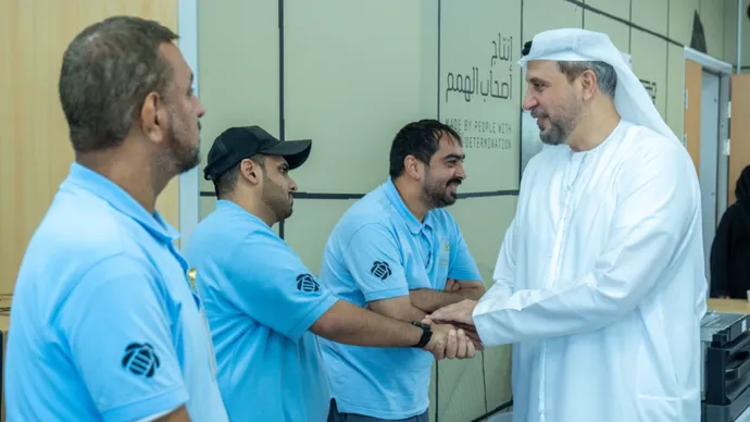 &quot;القابضة&quot; (ADQ) وهيئة زايد لأصحاب الهمم تجدِّدان شراكتهما الاستراتيجية لمواصلة دعم برنامج «جسور أمل القابضة»