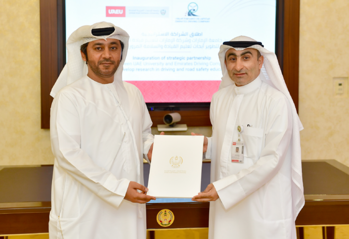 إطلاق شراكة استراتيجية بين جامعة الإمارات وشركة الإمارات لتعليم قيادة السيارات لتطوير أبحاث تعليم القيادة والسلامة المرورية