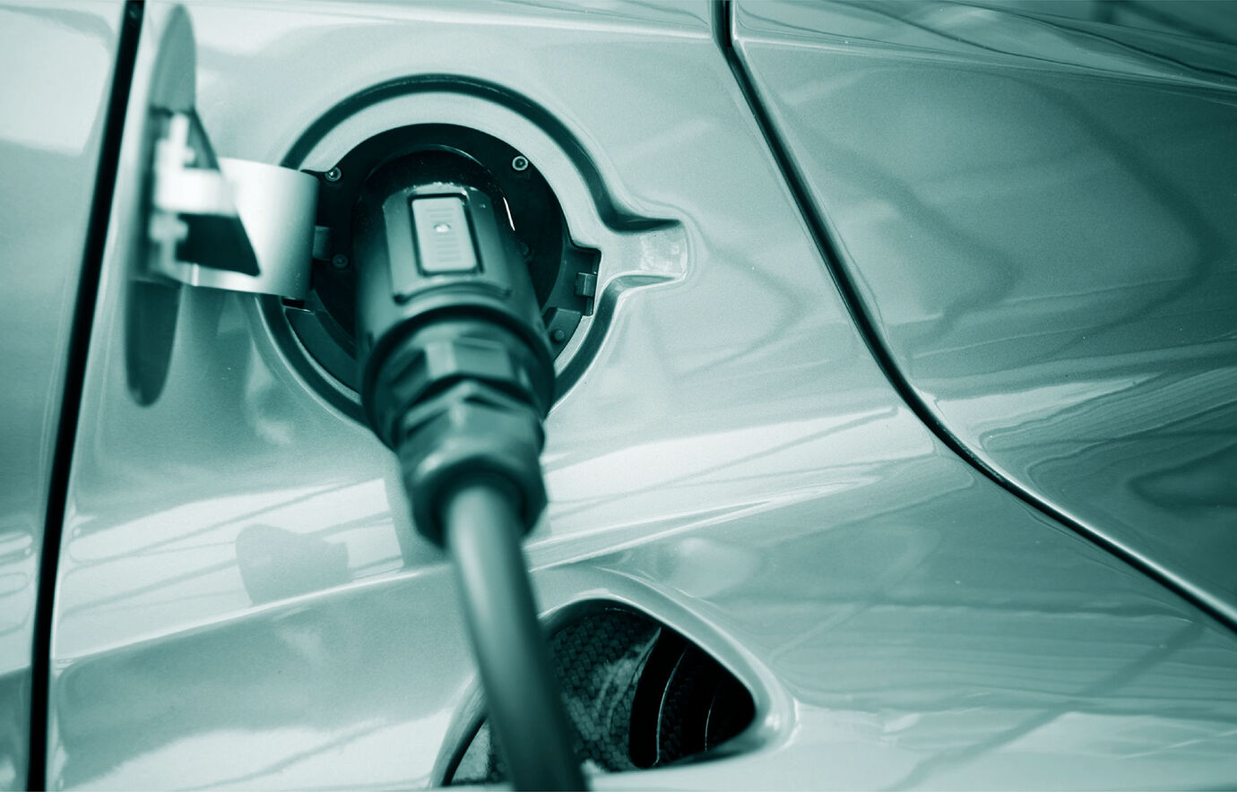 Abu Dhabi strengthens governance of electric vehicle charging through