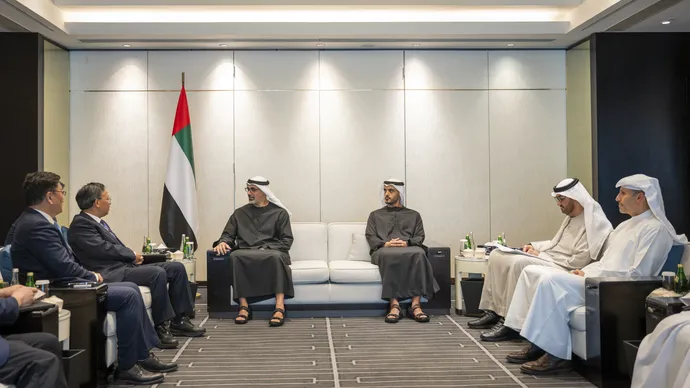 على هامش زيارته الرسمية إلى جمهورية الصين الشعبية.. ولي عهد أبوظبي  يلتقي رؤساء مجالس إدارة كبرى الشركات الصينية