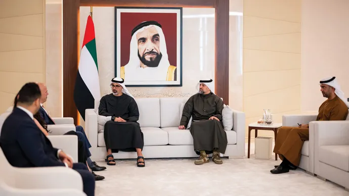 خالد بن محمد بن زايد يلتقي الرئيس التنفيذي المشارك لشركة "أوراكل"
