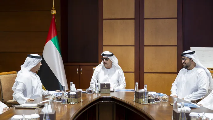هزاع بن زايد يستقبل وفداً من مركز أبوظبي للتعليم والتدريب التقني والمهني للاطلاع على مبادرات المركز في تدريب الكفاءات الوطنية في منطقة العين