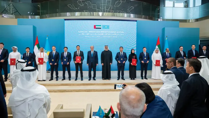 حضرا تبادل اتفاقيات ومذكرات تفاهم بين البلدين.. ولي عهد أبوظبي والرئيس الكازاخستاني يزوران مركز أستانا المالي الدولي ويشهدان جانباً من فعاليات منتدى الأعمال الإماراتي-الكازاخستاني