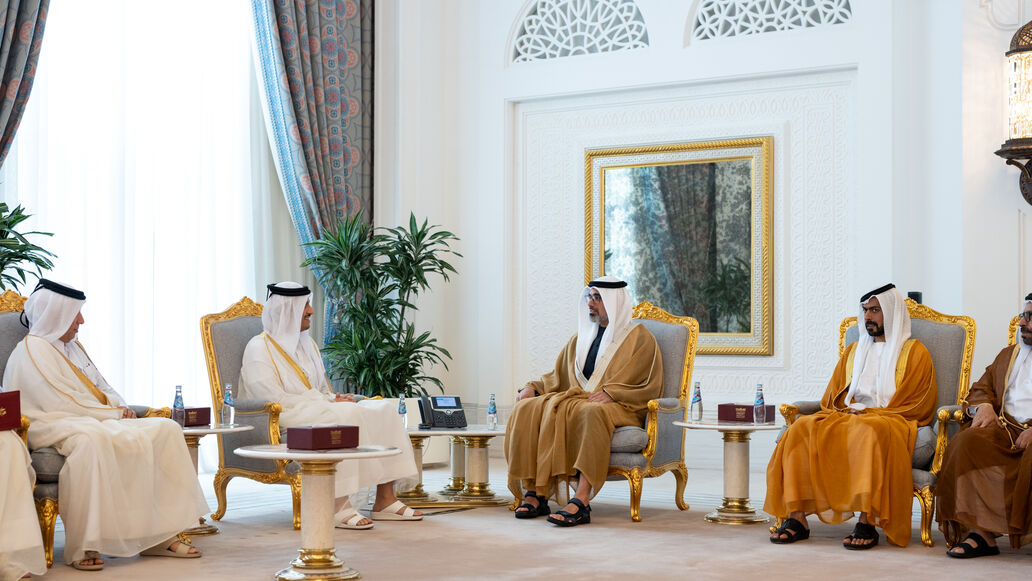 Crown Prince of Abu Dhabi meets Prime Minister of Qatar