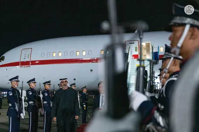 On behalf of the UAE President.. Crown Prince of Abu Dhabi arrives in Korea to attend Asia-Pacific Economic Cooperation forum