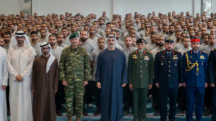 خلال زيارته الرسمية إلى جمهورية اليونان.. ولي عهد أبوظبي يزور مركز التدريب والتأهيل الفني ويلتقي عدداً من الطلبة العسكريين الإماراتيين