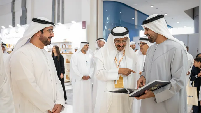 ذياب بن محمد بن زايد يزور معرض أبوظبي الدولي للكتاب 2026