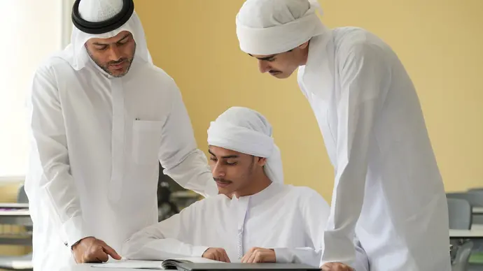 كلية الإمارات للتطوير التربوي تحتفي بالمعلم ودوره المهم في غرس القيم المجتمعية بمناسبة اليوم العالمي للمعلمين