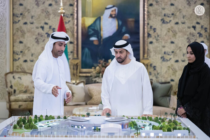 حمدان بن زايد يطّلع على سير العمل بمركز المصادر الوراثية النباتية وعدد من مبادرات ومشاريع هيئة البيئة