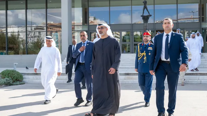 ولي عهد أبوظبي يزور المعرض الوطني اليوناني في العاصمة أثينا