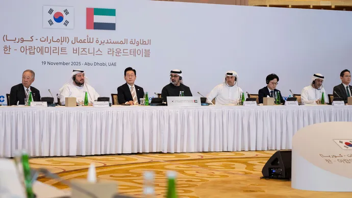 ولي عهد أبوظبي والرئيس الكوري يشهدان اجتماع الطاولة المستديرة للأعمال لتعزيز التعاون الاقتصادي بين البلدين