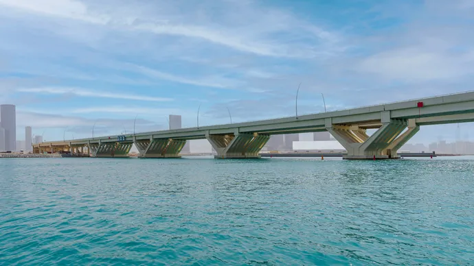 دائرة البلديات والنقل تفتتح جسرين بحريين يربطان جزيرة الريم بطريق الشيخ خليفة بن زايد