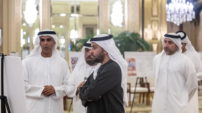 Hamdan bin Zayed receives delegation from Abu Dhabi Heritage Authority and reviews projects, programmes, and plans