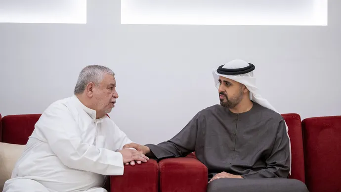 ذياب بن محمد بن زايد يُقدم واجب العزاء في وفاة آلاء نادر مشتهى