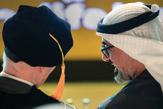خالد بن محمد بن زايد يشهد حفل تخريج طلبة جامعة خليفة