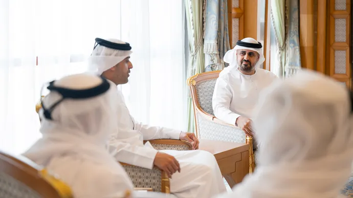 ذياب بن محمد بن زايد يستقبل وزير المواصلات القطري