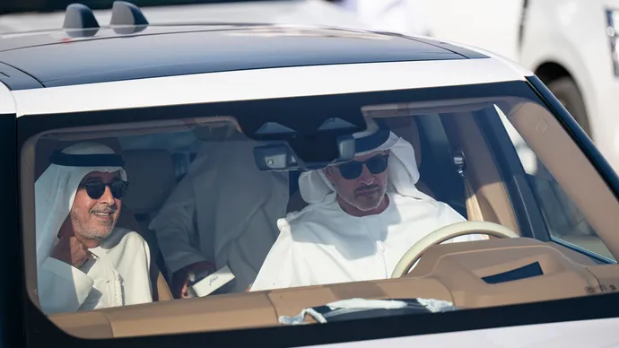 هزاع بن زايد يشهد منافسات ختامي مهرجان العين لسباقات الهجن 2025