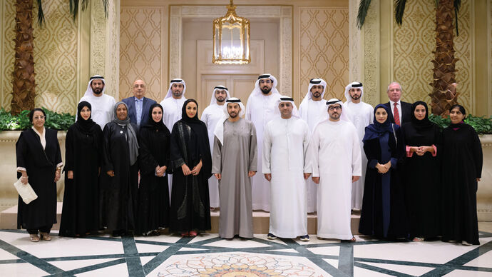 Hamdan bin Zayed receives delegation from National Library and Archives