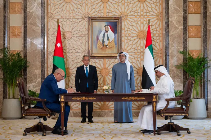 Mansour bin Zayed, Jordanian PM witness signing of agreement to develop railway network in Jordan, establish UAE–Jordan Railway Company
