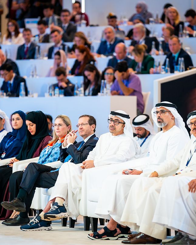 Khalifa University to Organize Graduation Ceremony on 25 October