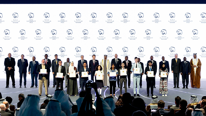 رئيس الدولة يكرم الفائزين العشرة بـ &quot;جائزة زايد للاستدامة 2023 &quot;.. بمشاركة عدد من القادة ضيوف الدولة