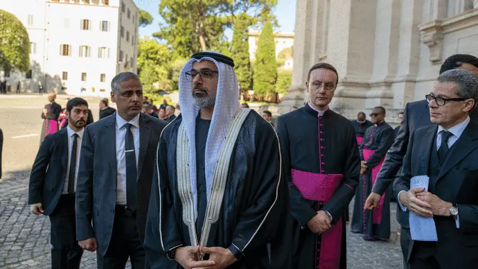نيابة عن رئيس الدولة.. ولي عهد أبوظبي يحضر مراسم تشييع جثمان البابا فرنسيس في العاصمة الإيطالية روما
