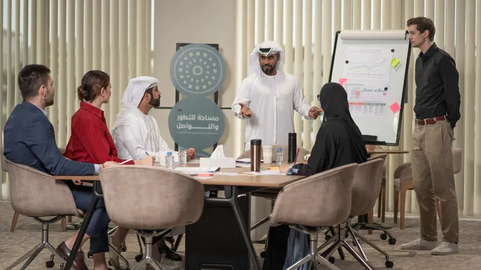 بالتعاون مع جامعة الإمارات العربية المتحدة دائرة تنمية المجتمع – أبوظبي تطلق الدفعة الخامسة من برنامج «بناء القدرات» لمهنيِّي الرعاية الاجتماعية
