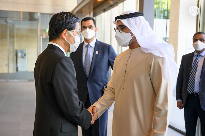 خالد بن محمد بن زايد آل نهيان يزور مقر شركة النفط اليابانية &quot;إنبكس&quot;