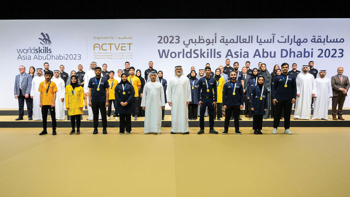 خالد بن محمد بن زايد يستقبل فريق مهارات الإمارات الفائز بـ13 ميدالية في مسابقة «مهارات آسيا العالمية أبوظبي 2023»