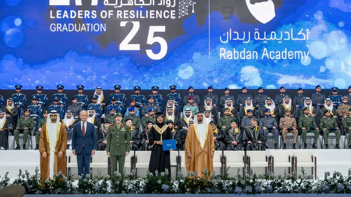 سيف بن زايد يشهد حفل تخريج دفعة 2025 من أكاديمية ربدان