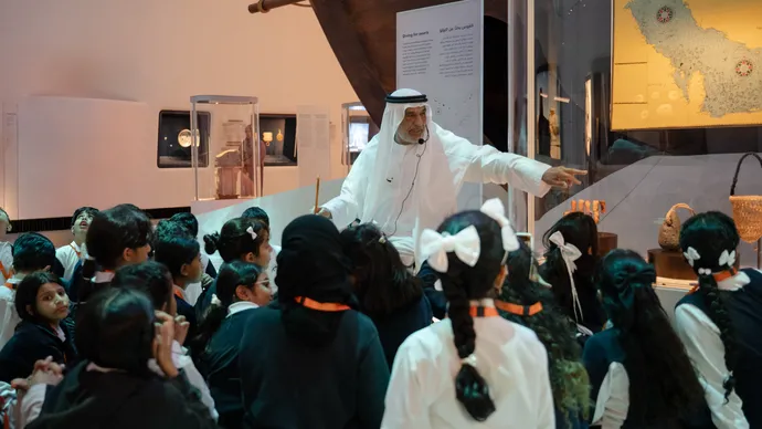 متحف زايد الوطني يطلق برنامج «السنع الإماراتي» لاستكشاف منظومة القيم والآداب التي تشكِّل ملامح المجتمع الإماراتي