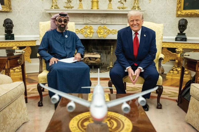 نقل تحيات رئيس الدولة إلى الرئيس الأمريكي .. طحنون بن زايد يلتقي دونالد ترامب ويبحثان آفاق الشراكة الإستراتيجية