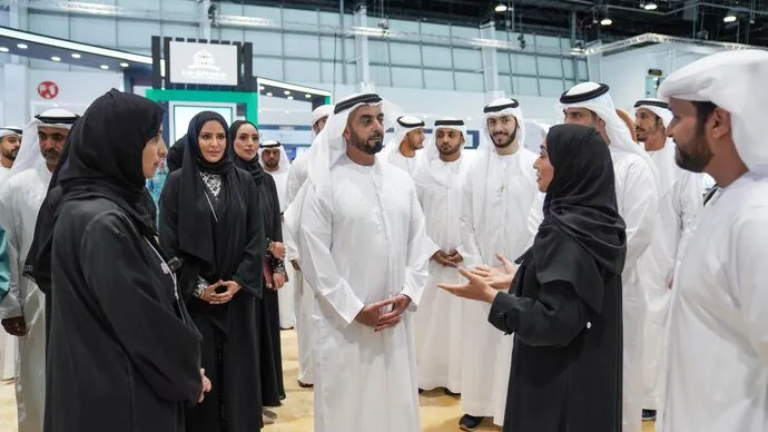 سيف بن زايد يزور معرض &quot;واجهة التعليم&quot; في أبوظبي
