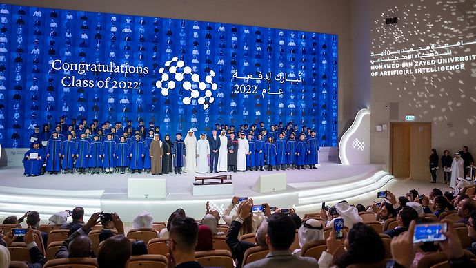ذياب بن زايد يشهد حفل تخريج الدفعة الأولى من طلاب جامعة محمد بن زايد للذكاء الاصطناعي