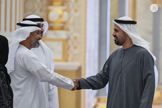 Theyab bin Mohamed bin Zayed meets with Etihad Rail employees and reviews company’s latest projects and future plans