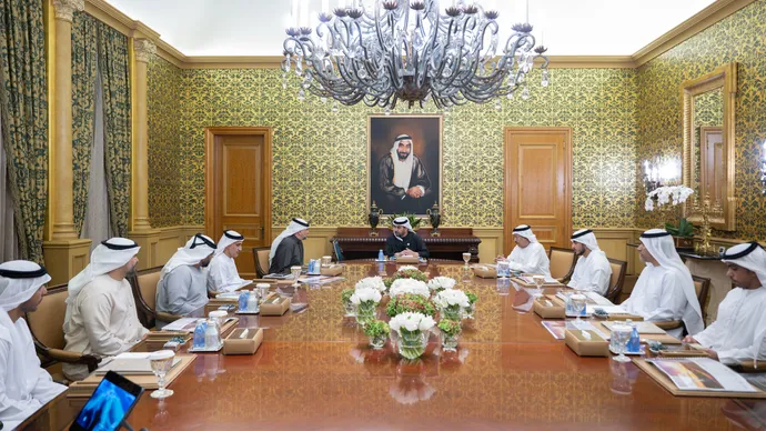 حمدان بن زايد يستقبل وفد دائرة التمكين الحكومي ويطلع على تطور الخدمات الحكومية والفرص الوظيفية في الظفرة