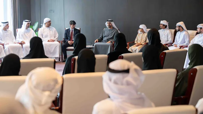 ذياب بن محمد بن زايد يلتقي عدداً من الطلبة الإماراتيين المُبتعَثين في الجامعات الصينية