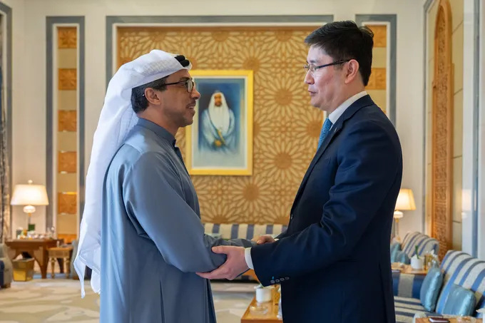 UAE President receives written message from President of Kazakhstan, conveyed through Mansour bin Zayed