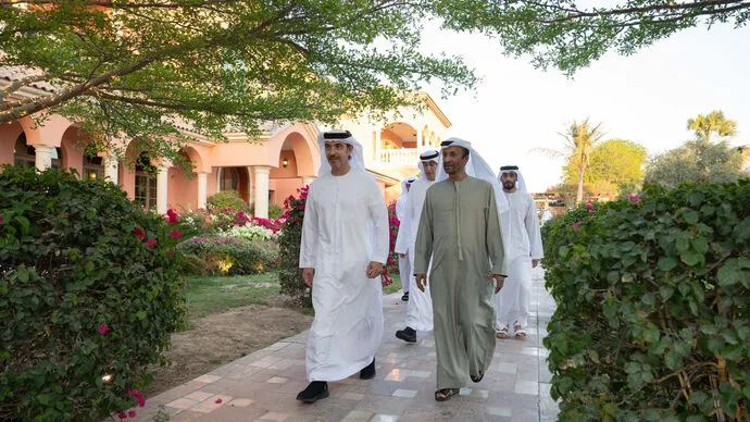 هزاع بن زايد يحضر مأدبة إفطار أقامها سعيد عيد الغفلي في منزله في أبوظبي