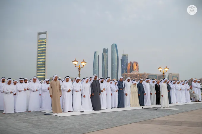 Mansour bin Zayed attends Ramadan iftar banquet with officials