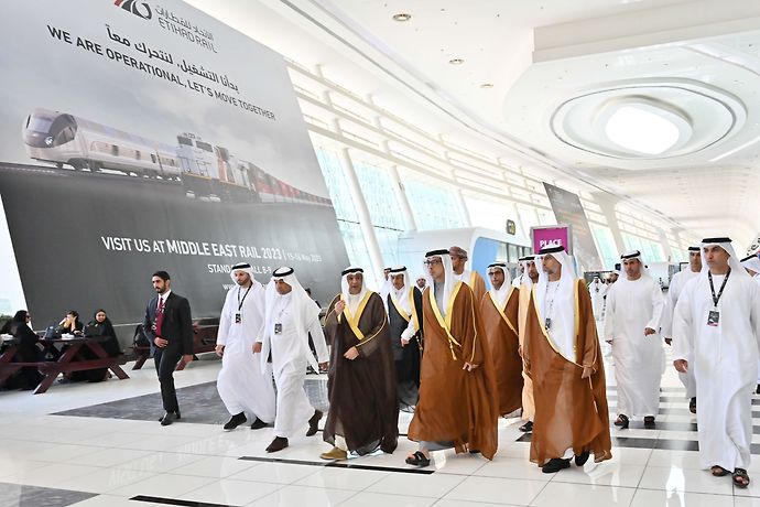 منصور بن زايد يشهد افتتاح مؤتمر و معرض الشرق الأوسط للسكك الحديدية 2023 في أبوظبي