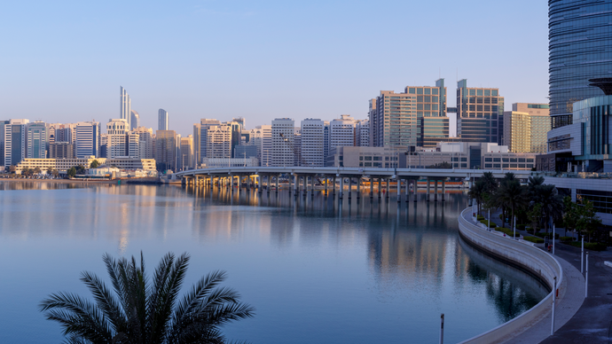 التجارة الخارجية غير النفطية لإمارة أبوظبي تسجل نمواً بنسبة 8% في عام 2023