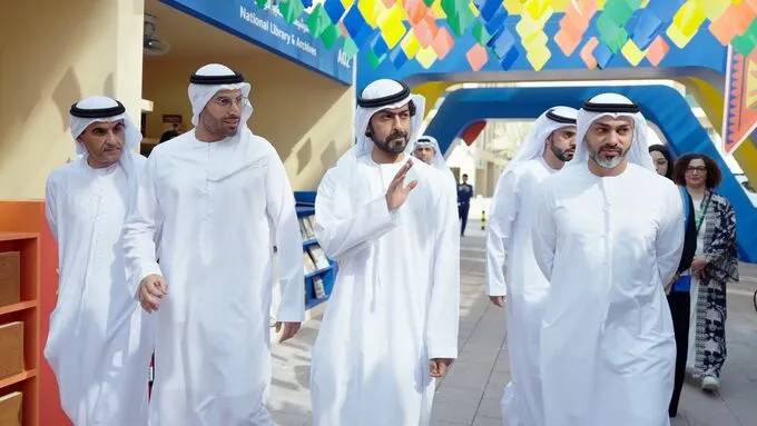 خليفة بن طحنون بن محمد يزور مهرجان العين للكتاب 2024
