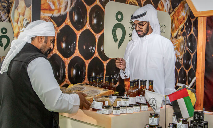 مهرجان الوثبة للعسل يواصل فعالياته في أبوظبي