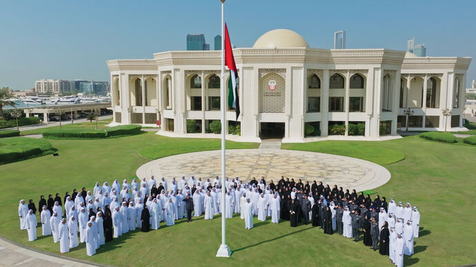 يوم العلم الإماراتي في مبنى ديوان ولي العهد
