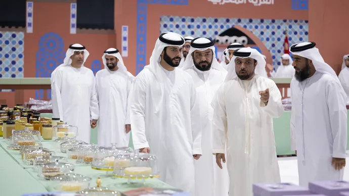 Hazza bin Hamdan bin Zayed visits Al Dhafra Date Festival and Auction