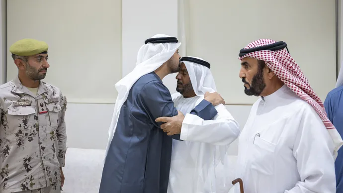 ذياب بن محمد بن زايد يقدِّم واجب العزاء في شهيد الوطن والواجب علي صالح الطنيجي